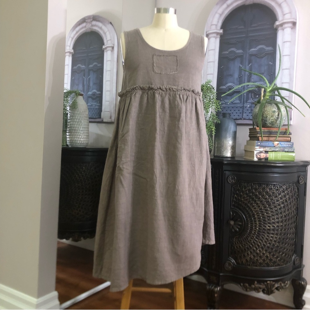 Talia Benson oversized Light brown 100% Linen dress
Made in Italy. Size medium